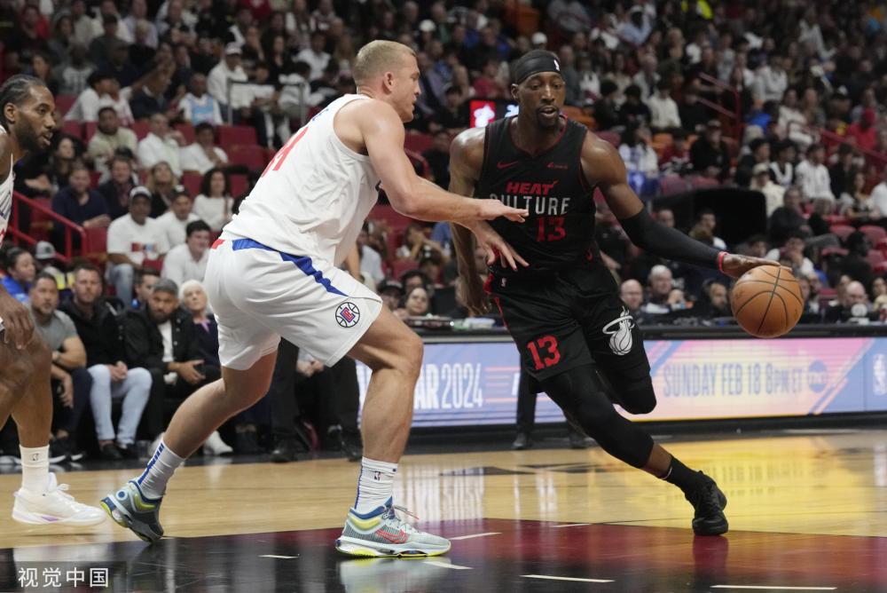 球员们都必 球员们都必